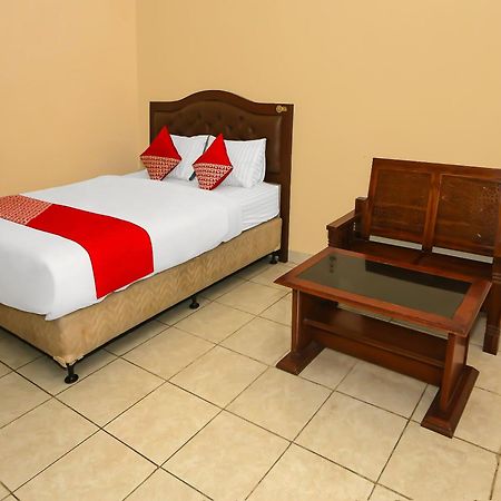 Super Oyo 3978 Hotel Danau Indah Бекасі Екстер'єр фото