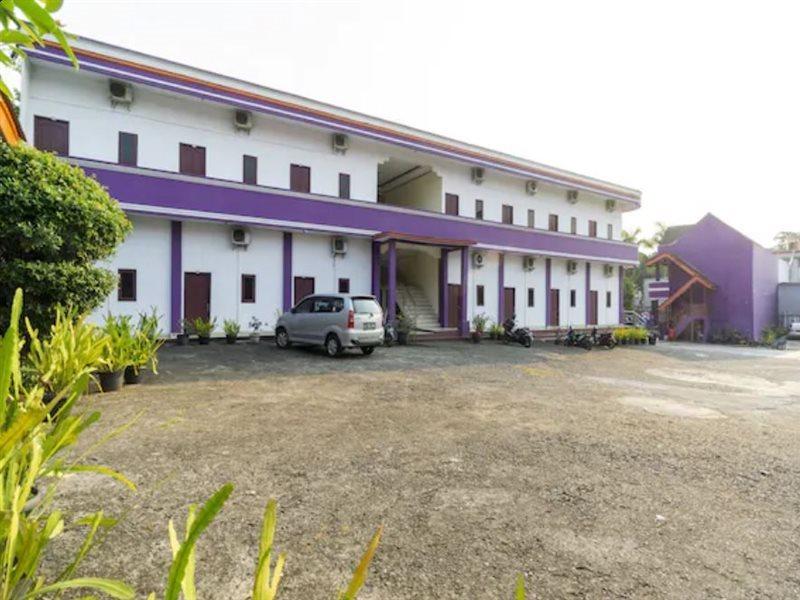 Super Oyo 3978 Hotel Danau Indah Бекасі Екстер'єр фото