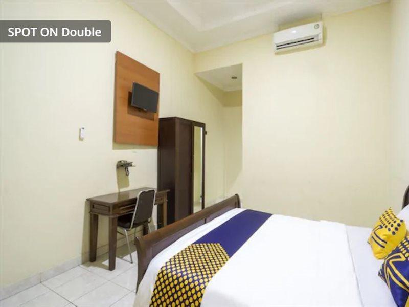 Super Oyo 3978 Hotel Danau Indah Бекасі Екстер'єр фото