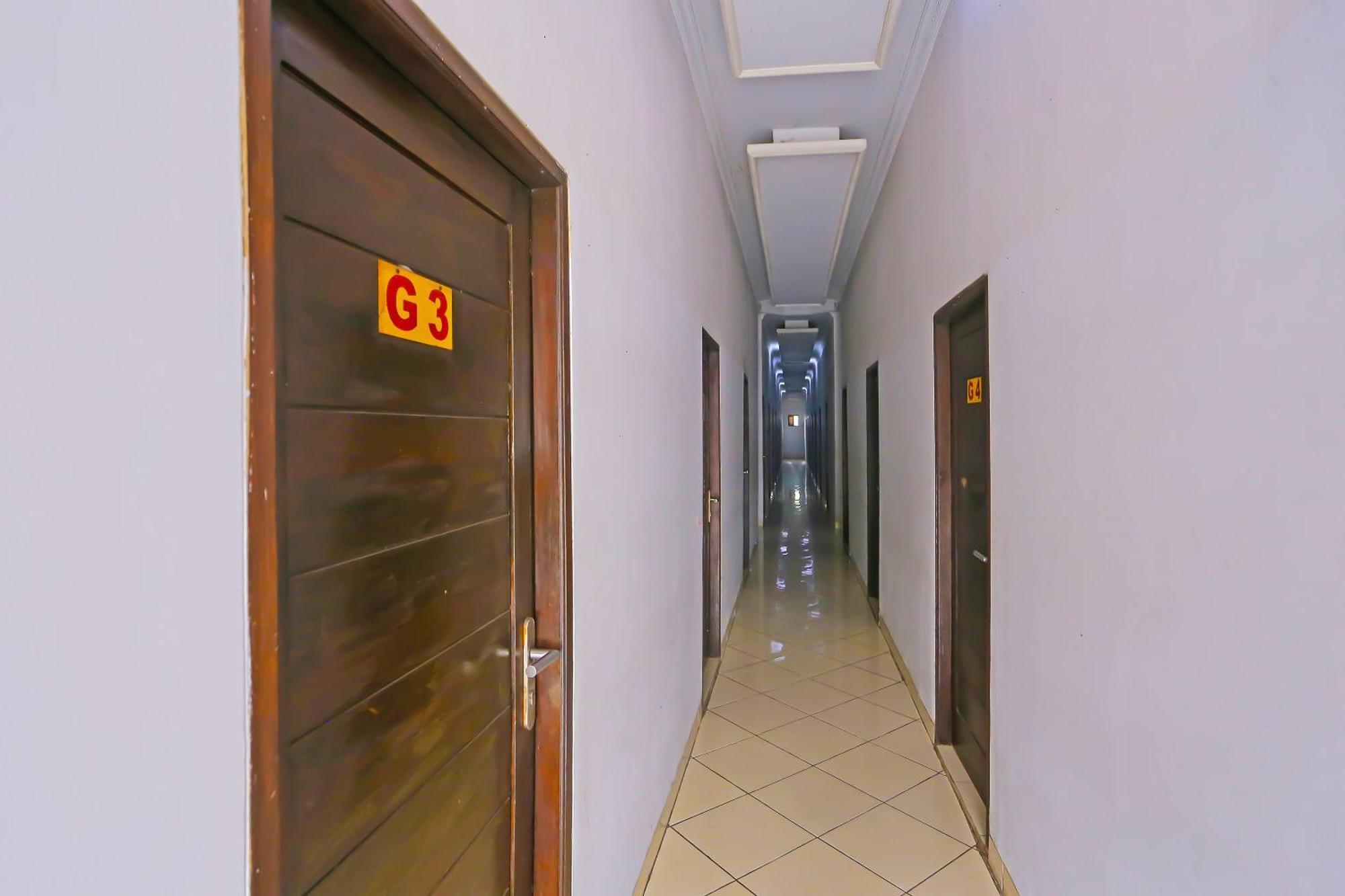 Super Oyo 3978 Hotel Danau Indah Бекасі Екстер'єр фото